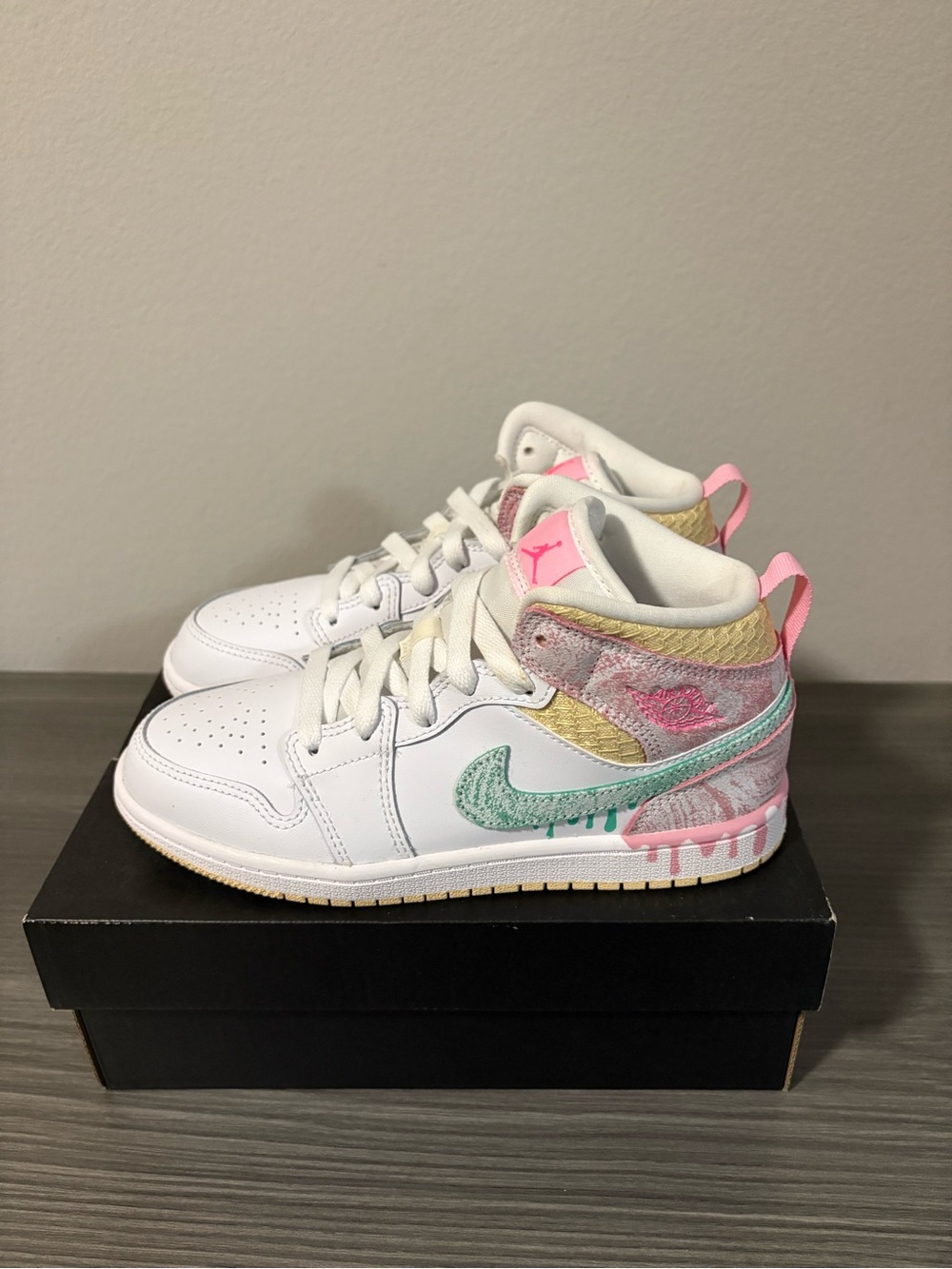 Size 2.5Y- Jordan 1 Mid Paint Drip (PS) DD1667-100 New preschool kids